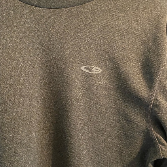 Champion duo dry long sleeve tee. In gray .little thicker than a T-shirt. Size M - Picture 3 of 5